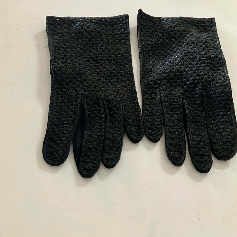 FINAL MARKDOWN Vintage crochet look gloves
